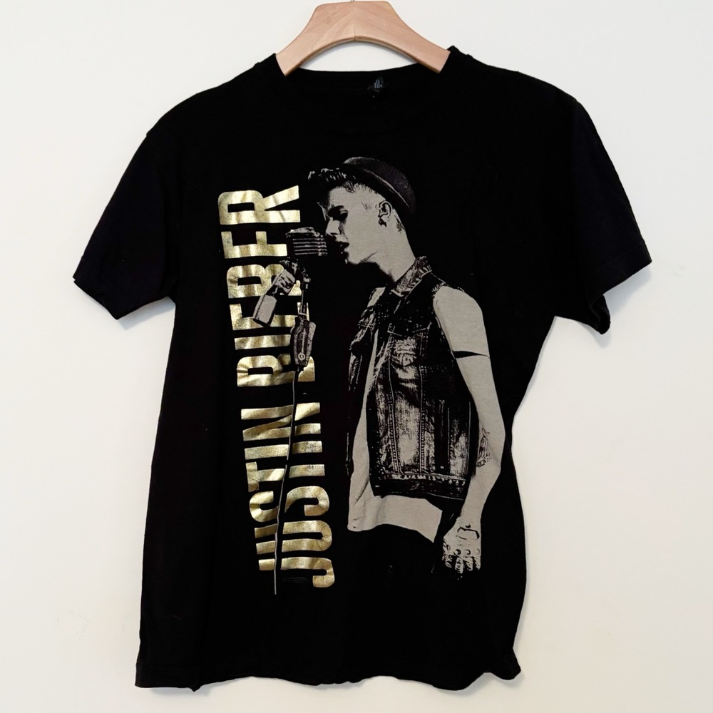 Justin Bieber Believe Live 2013 Tour Tee Size Medium Cotton Black‎ and Gold